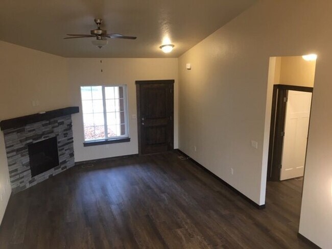 Foto del edificio - SINGLE FAMILY HOME ON GUY RD (APP#118)