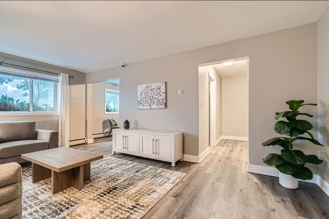 Interior Photo - Riverwood 6425