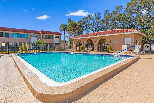 Foto del edificio - 1750 Belleair Forest Dr