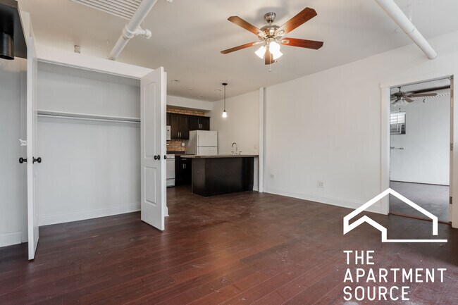Foto del edificio - 4440 N Western Ave