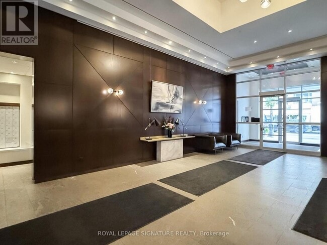 Building Photo - 36 Blue Jays Way