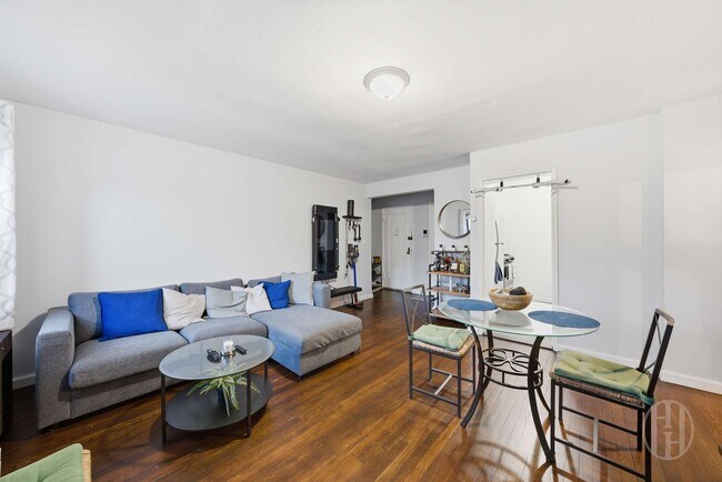 Foto del edificio - 144-46 77th Rd