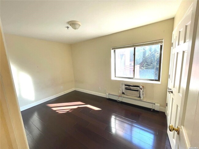 Building Photo - 141-16-141-84 84th Dr