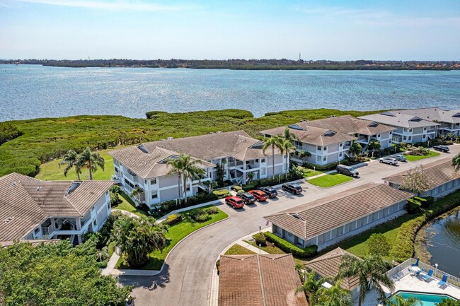 Building Photo - 1125 Edgewater Cir
