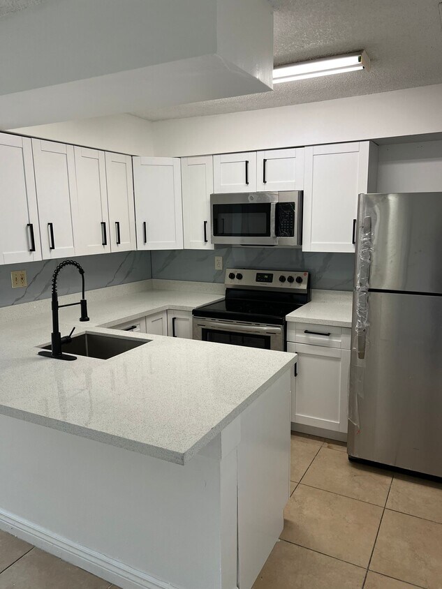 Photo - 6740 NW 175th Ln (Hialeah, FL)