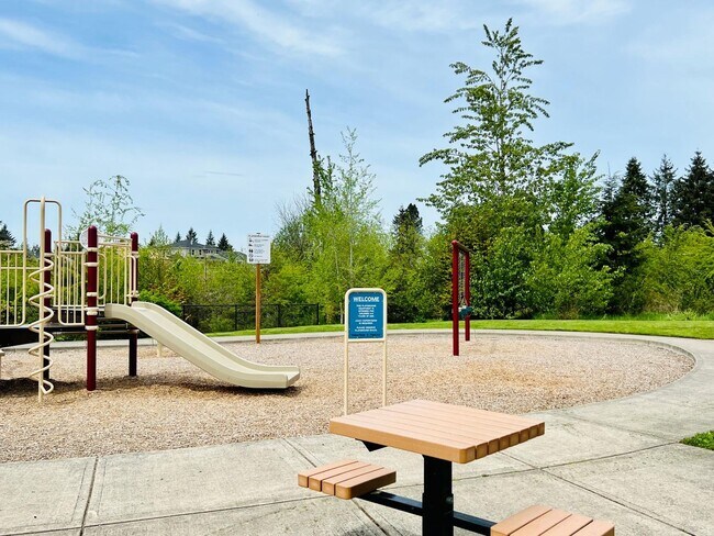 Building Photo - Luxury Townhome In Ridgefield!