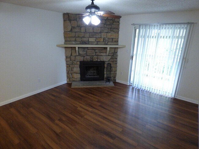 Building Photo - $0 DEPOSIT OPTION. SPACIOUS 2-BEDROOM, 2-B...