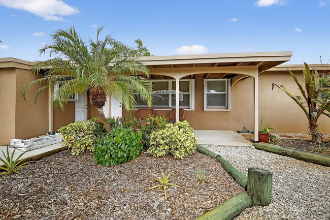 Building Photo - 3761 SW 18th St