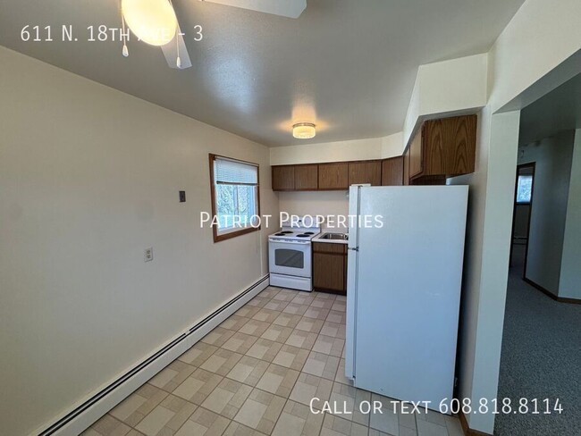 Foto del edificio - 2 Bedroom/ 1 Bathroom in West Bend, WI