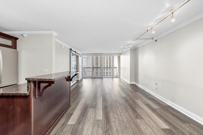 Building Photo - 545 N Dearborn St