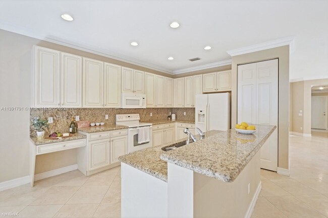 Building Photo - 5 br, 3 bath House - 11597 Rock Lake Ter