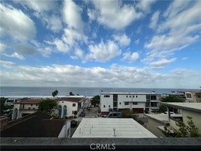 Building Photo - 2913 crest