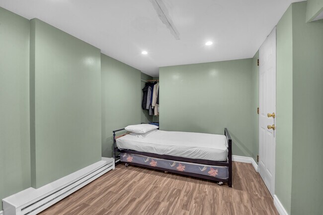Bedroom 2 - 750 Glenmore Ave