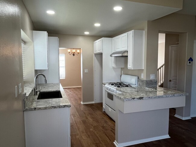 Foto del edificio - Large 3 Bedroom Home - Great Oak High School