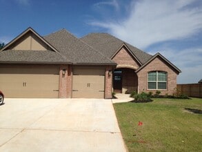 Building Photo - 5017 Arbuckle Dr
