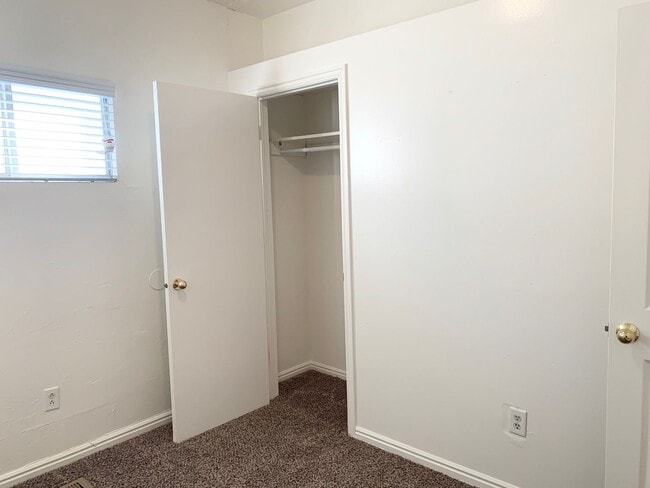 Building Photo - 3042-3044 S 8950 W