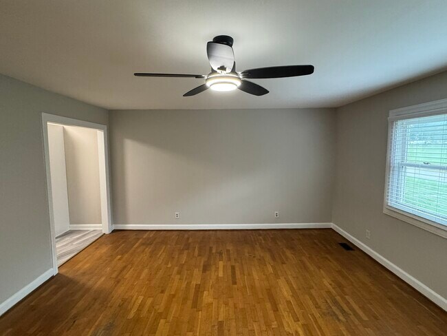 Foto del edificio - 2110 N Stewart Ave