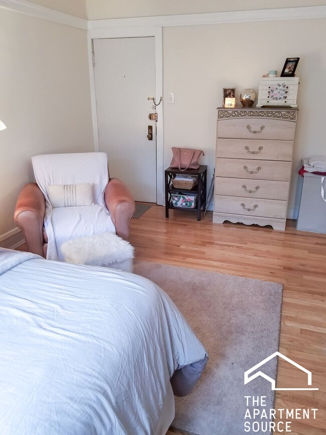 Photo - 518 W Cornelia Ave Apartment