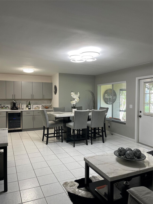 Foto del edificio - 113 Lake Pine Cir