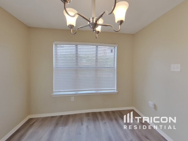 Foto del edificio - 1015 Cedar Run Dr