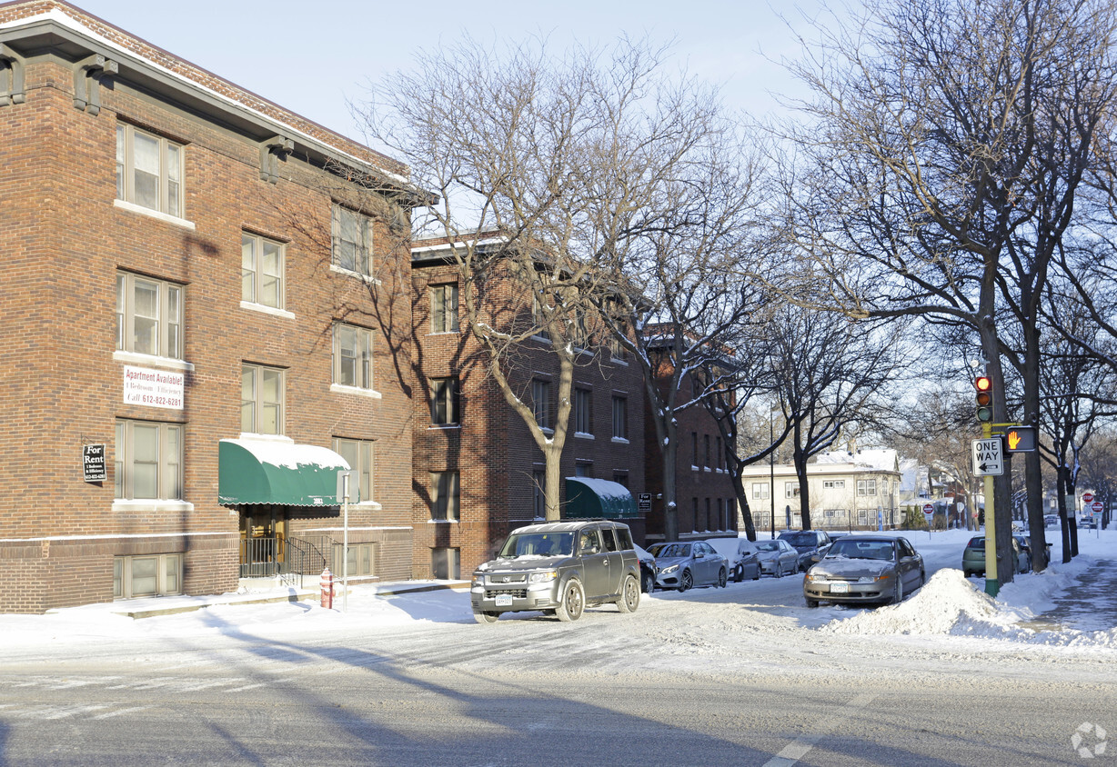Building Photo - 2876 Humboldt Ave S