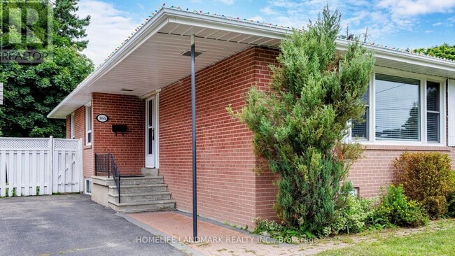 Photo du bâtiment - 365 Osiris Dr