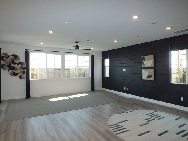 Foto del edificio - Folsom Russell Ranch 4/3 new home