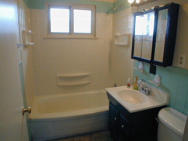 Foto del edificio - House For Lease