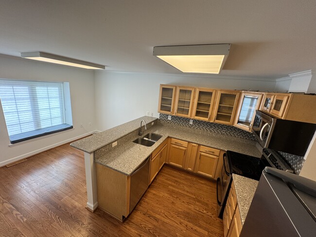 Building Photo - 9760 Summer Park Ct