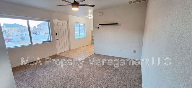 Foto del edificio - 460 N 1200 W