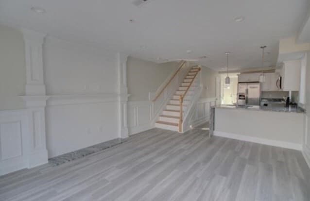 Building Photo - 89 W Main St