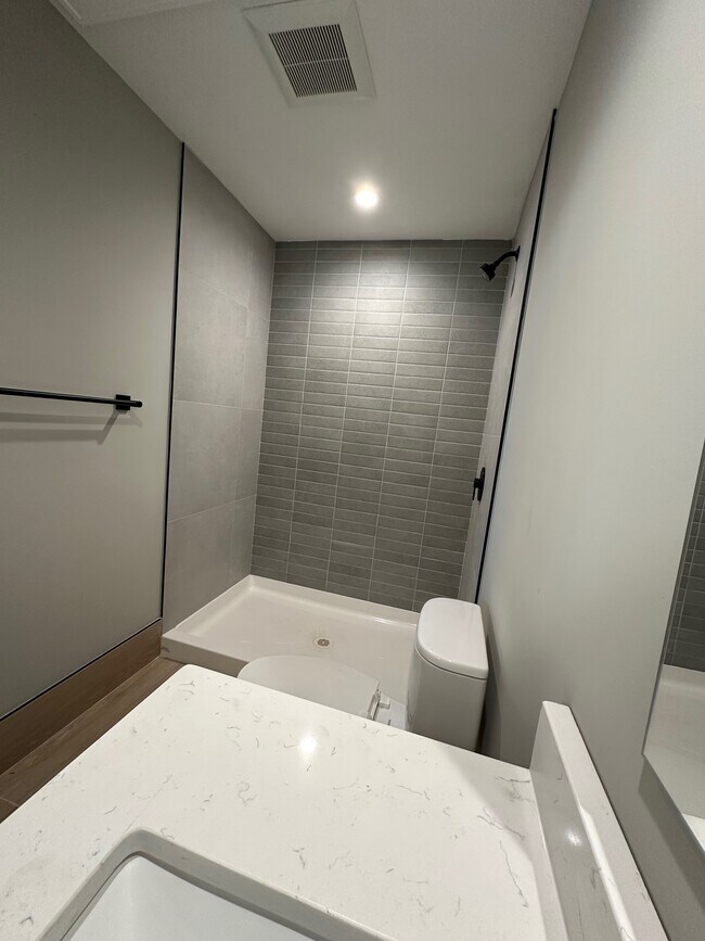 Foto del edificio - 5912 N Nashotah Ave