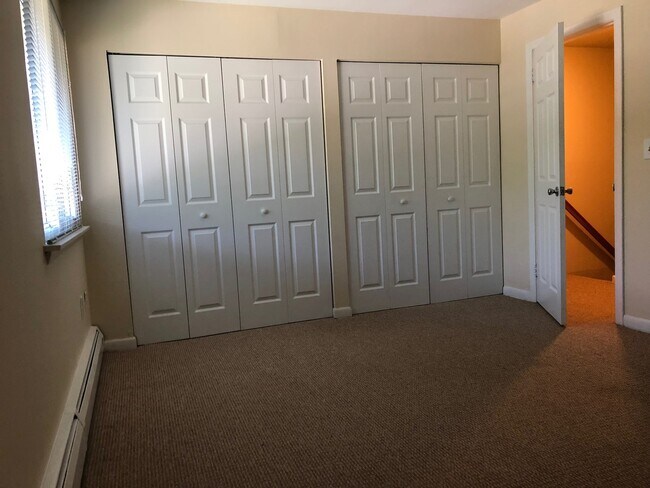 Foto del edificio - 2 Bedroom Townhouse Heat and Hot Water Included