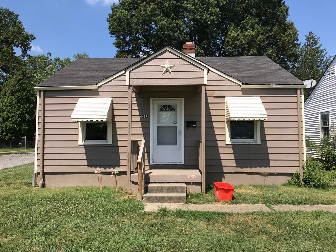 Primary Photo - 4417 Sunset Ave