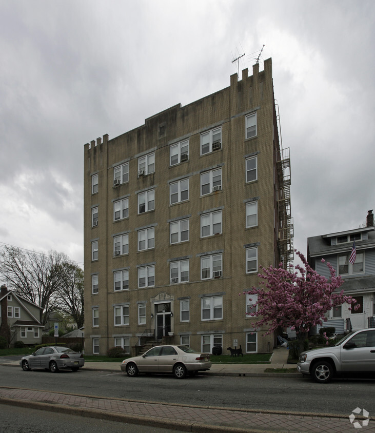 Foto del edificio - 217 Greylock Ave