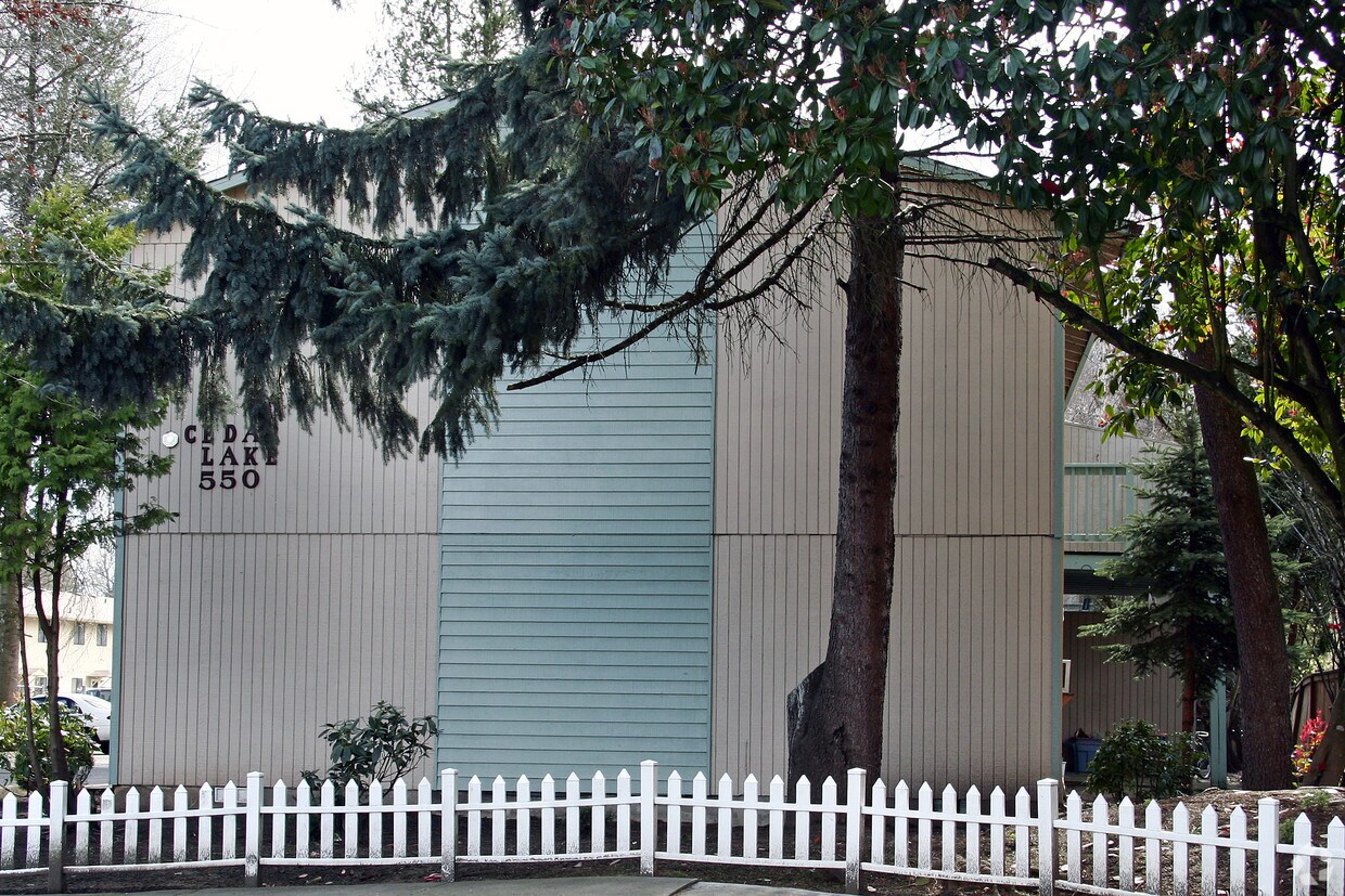 Building Photo - 550 SE Cedar St