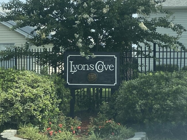 Building Photo - 130 Whitehaven Ct