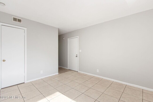 Foto del edificio - 1224 W 18th St