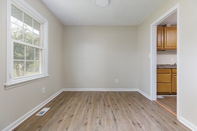 Foto del edificio - 4032 Summerhill Dr NW