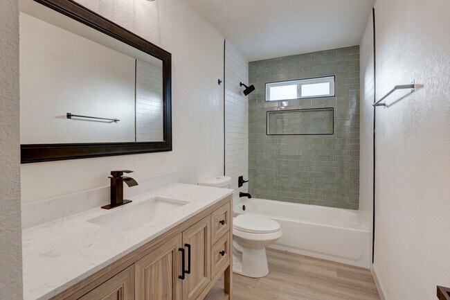 Building Photo - 1149 Victor St