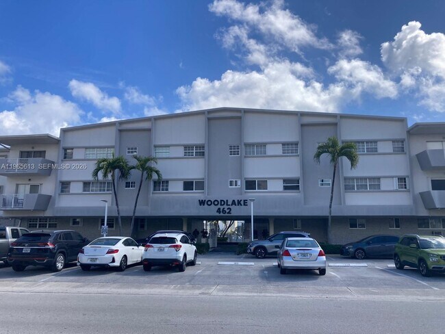 Foto del edificio - 462 Golden Isles Dr