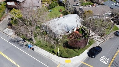 Building Photo - 251 Karen Way