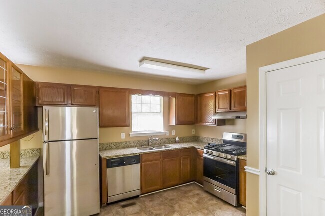 Foto del edificio - 595 Deering Dr