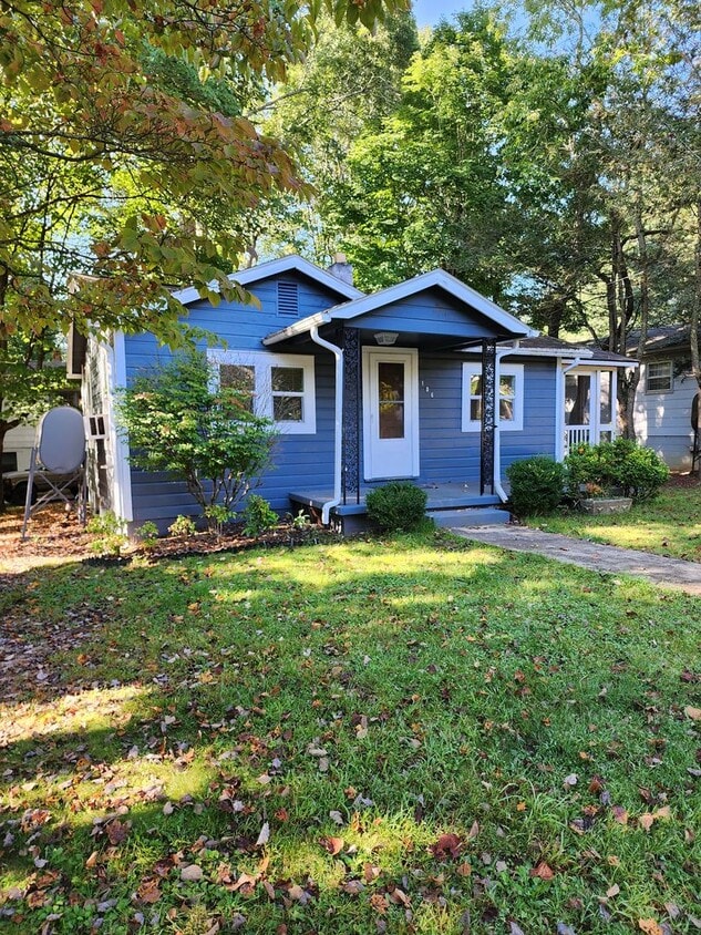 Primary Photo - Charming Cottage-Black Mountain