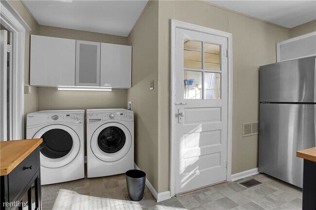Foto del edificio - 2 br, 1 bath House - 3803 Carson Ave