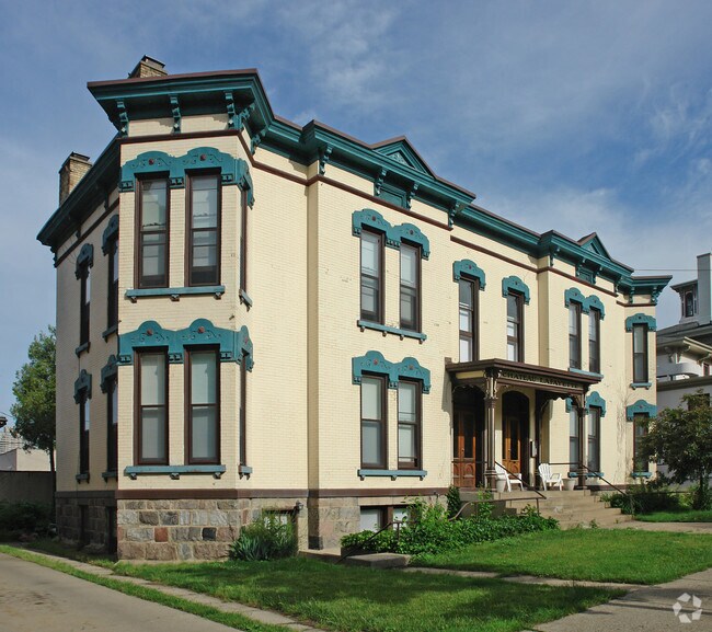 Heritage Hill Apartments for Rent with High Ceilings - Grand Rapids, MI ...