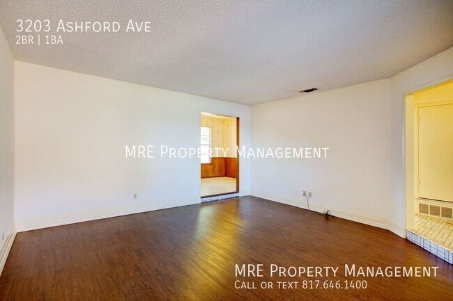 Building Photo - Now Available! 2 Bedroom South Hills Duple...