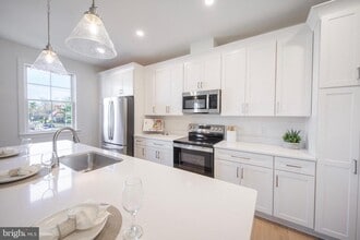 Building Photo - 123 S Washington St