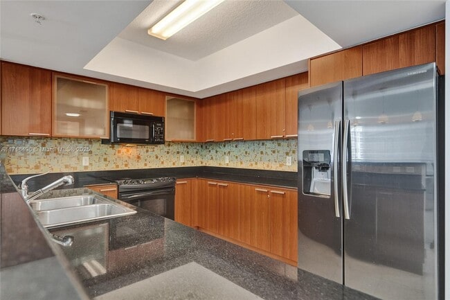 Building Photo - 16699 Collins Ave