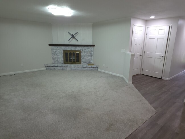 Foto del edificio - 3124 N Bluemound Dr